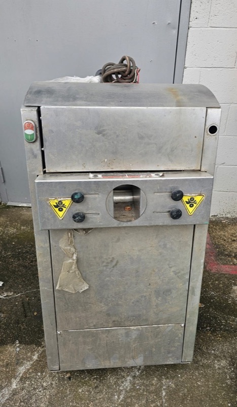 Equipo industrial de acero inoxidable recuperado para procesamiento de metales